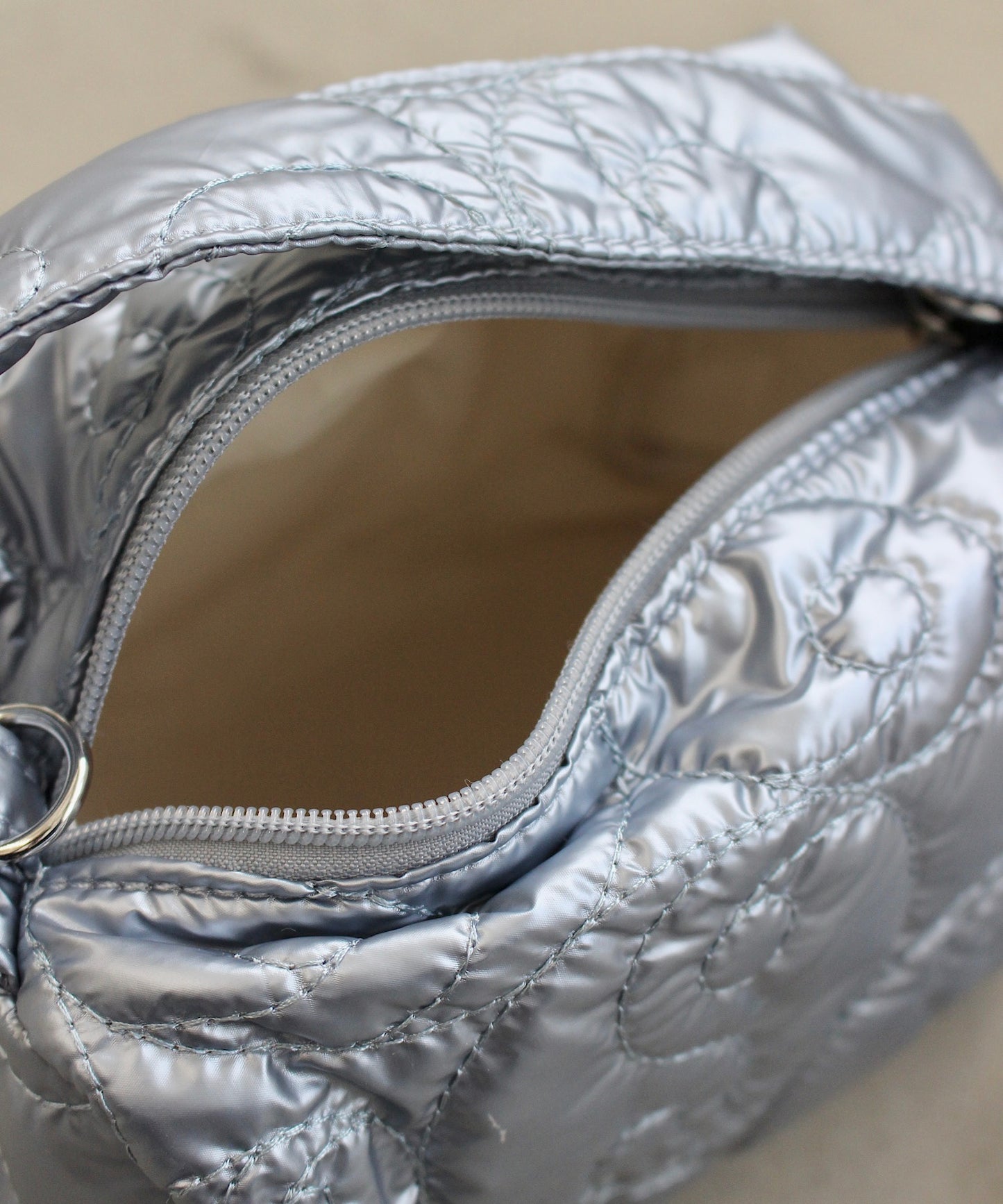 Së metallic pouch bag sana24a009