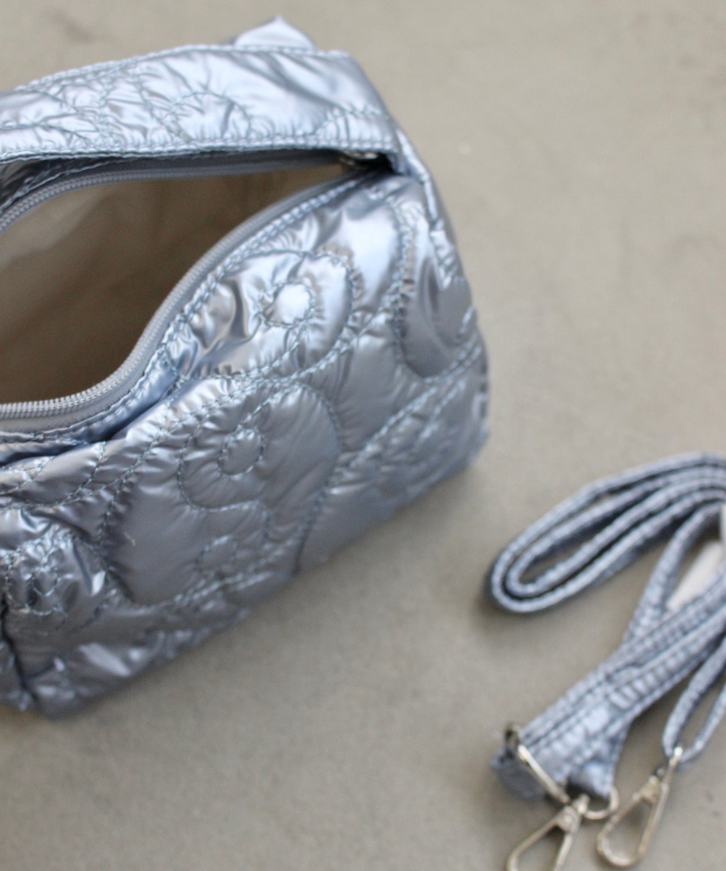 Së metallic pouch bag sana24a009
