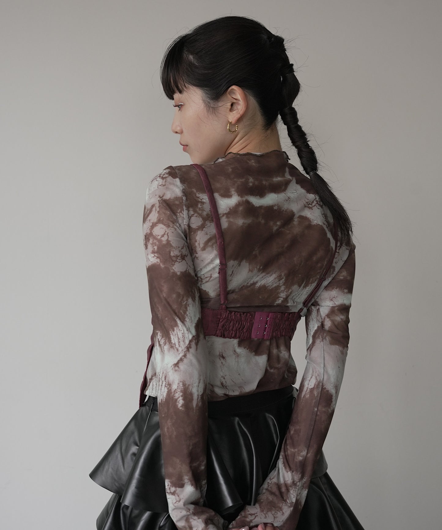 asymmetry design see-through tops sew23s021