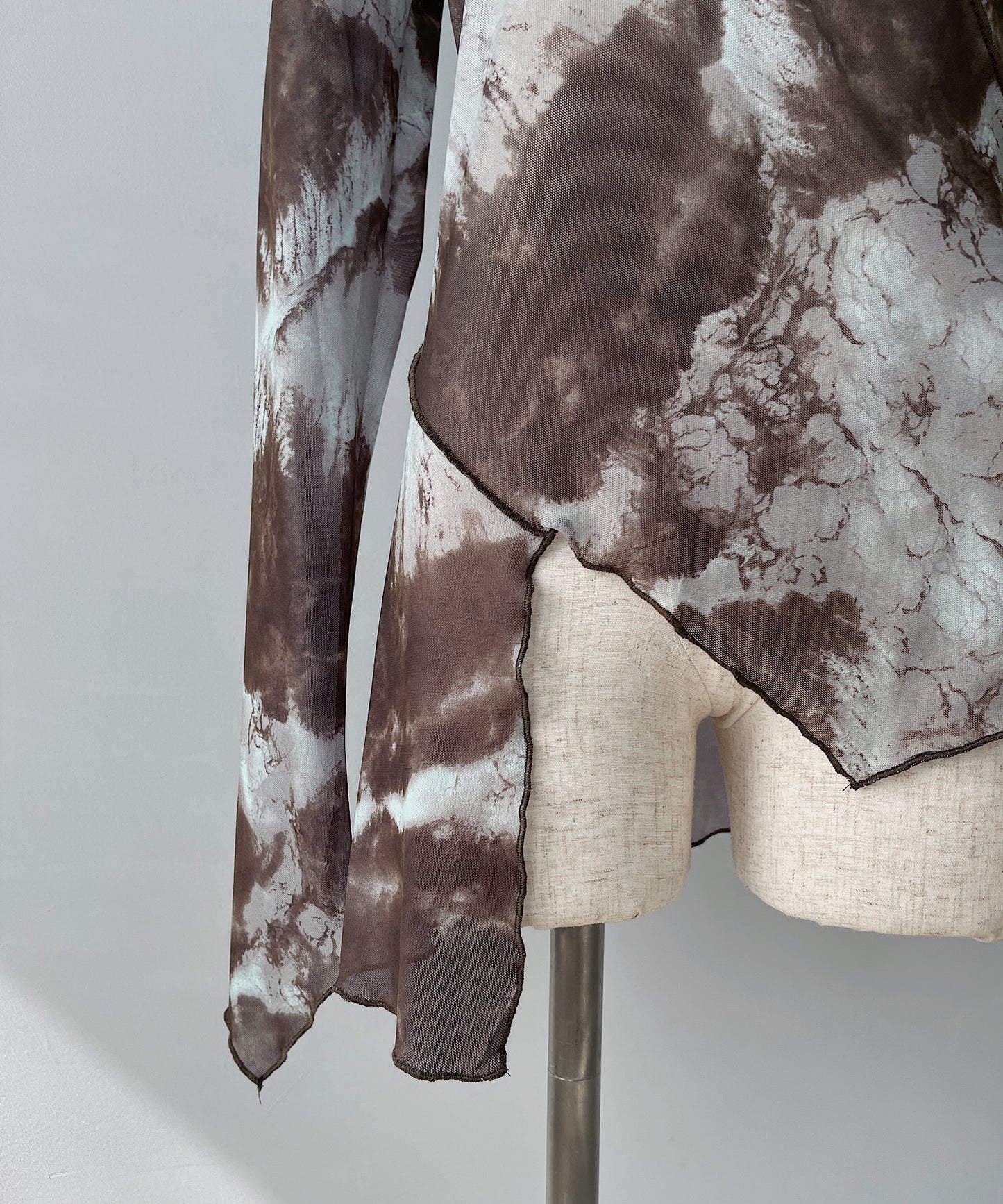 asymmetry design see-through tops sew23s021