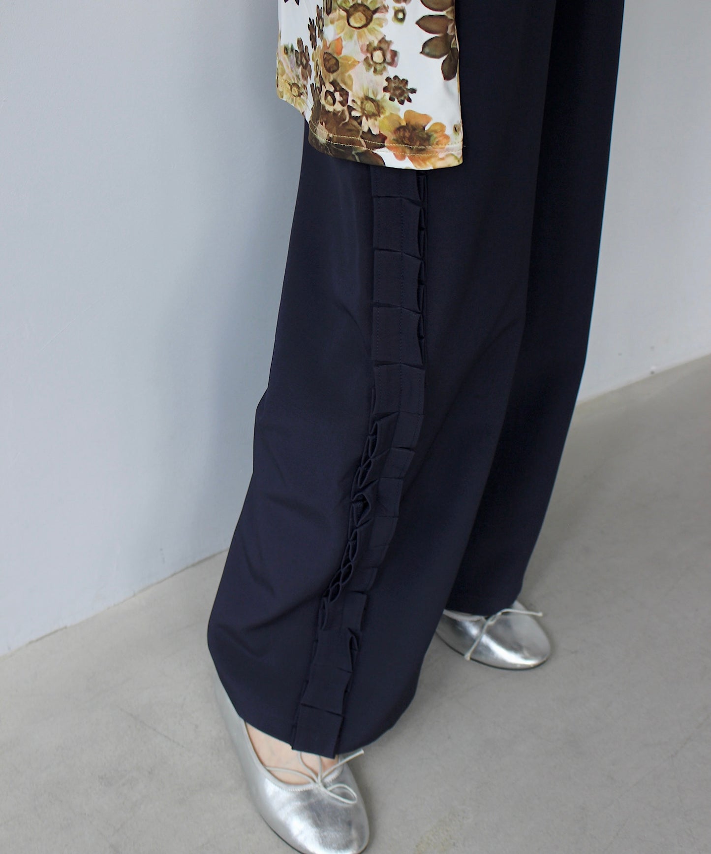 Së side ruffle slacks pants　sanwt24a003