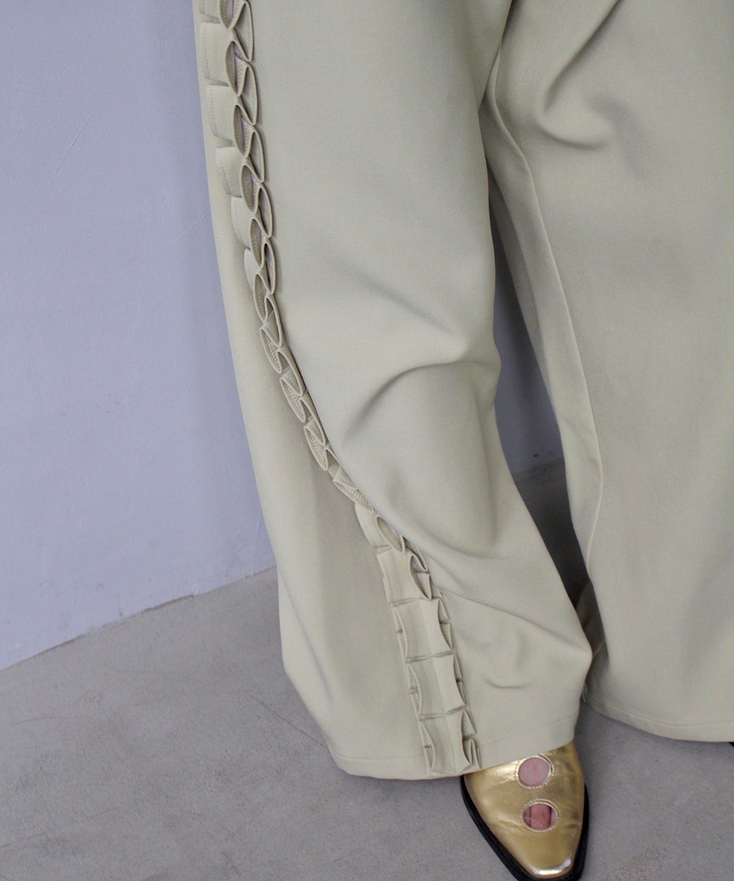 Së side ruffle slacks pants　sanwt24a003