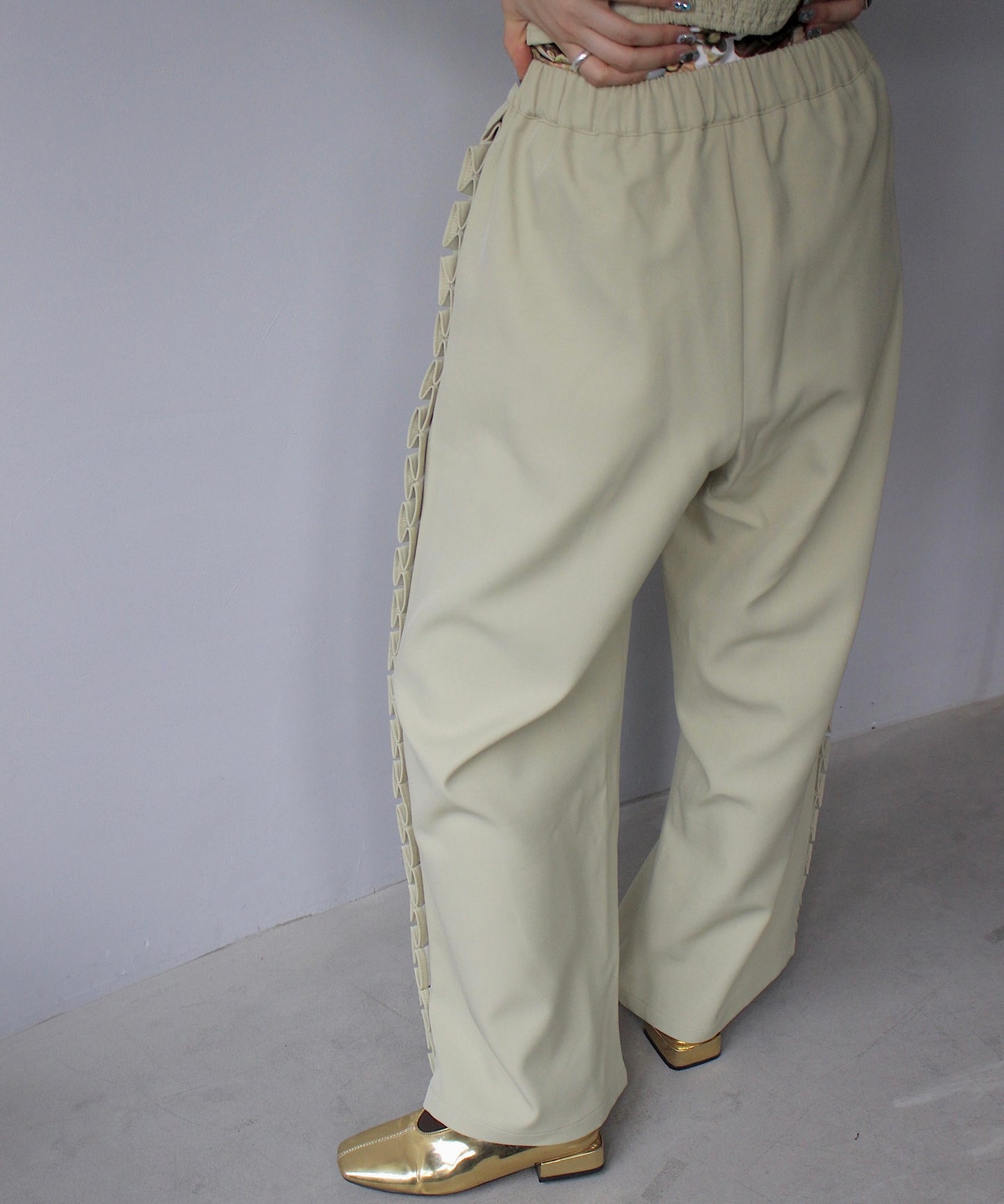 Së side ruffle slacks pants　sanwt24a003