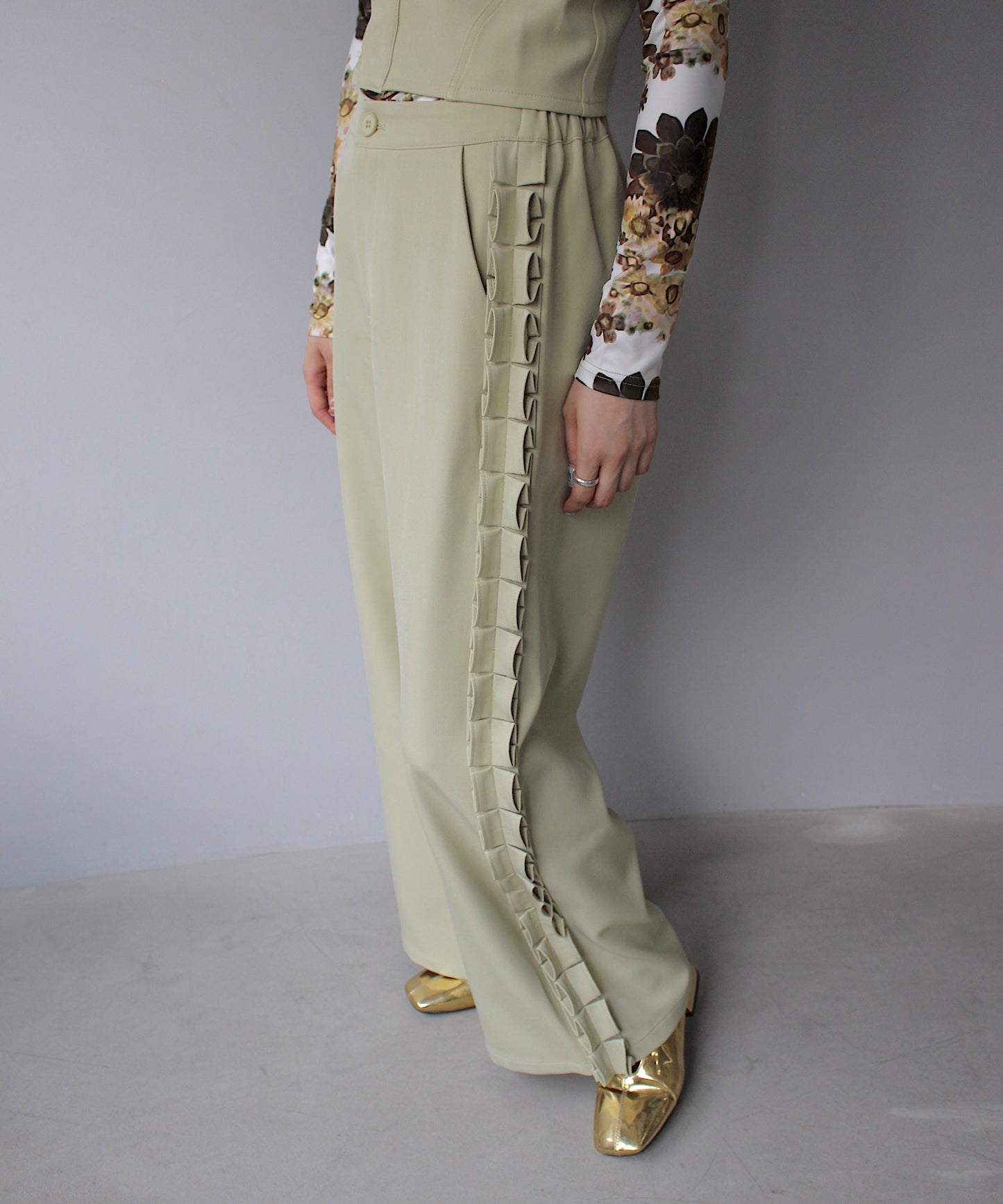 Së side ruffle slacks pants　sanwt24a003